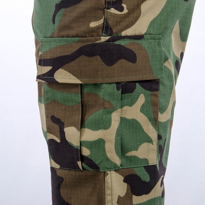 बुना सैन्य पुरुष सामरिक लघु पैंट OEM पनरोक वुडलैंड कैमो